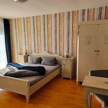 Bed and breakfast Margret Ház 3*